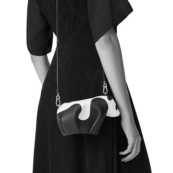 ロエベ パンダバッグ 偽物 ミニ (クラシック カーフスキン)199.30.P08